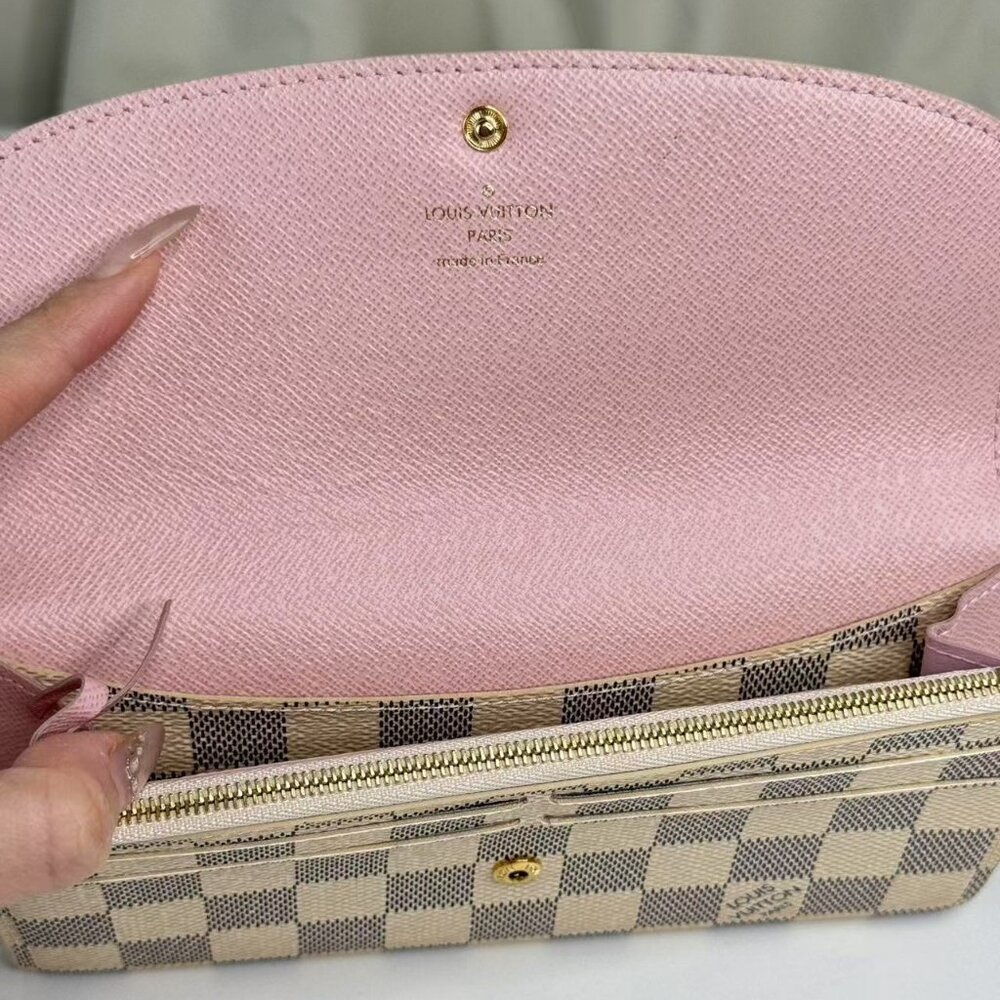Louis Vuitton Damier Azur Wallet with Classic Checkerboard Design - Picture 7 of 7